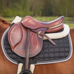 QHP ONTARIO Sadelpad med imiteret pels