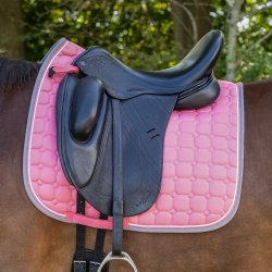 QHP FLORENCE Sadelunderlag. Flamingo Pink