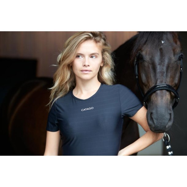 CATAGO NOVEL T-shirt. Sort
