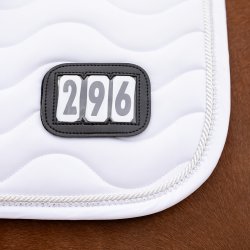 QHP NUMBER Underlag med p�sat st�vnenummer. Hvid
