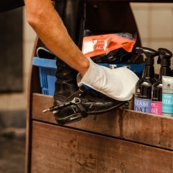 Carr &amp; Day &amp; Martin. Belvoir Tack Cleaning Mitt. Pakke med 10 styks