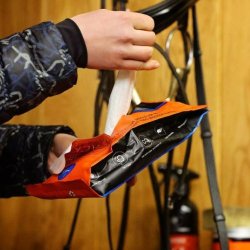 Carr &amp; Day &amp; Martin. Belvoir Tack Cleaning Mitt. Pakke med 10 styks